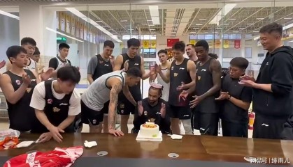 开云体育官网-不装了！萨林杰离队已成定局，广东队锁定护框型蓝领大外援！