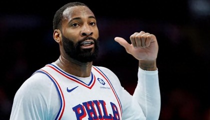 开云官网-出战5分钟，狂输14分，投篮7中1！球迷：文班打你像打人机