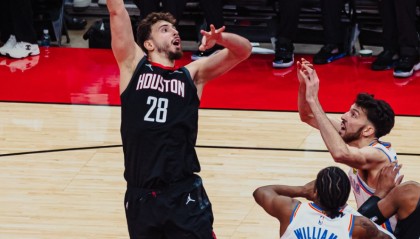 乌度卡甩锅全队遭休媒批判：执着于落后理念，就算有库里都不会用