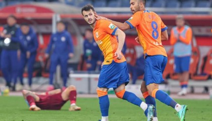 开云体育下载-亚洲名帅十年恩仇延至中超，鲁沪对决鹿死谁手？