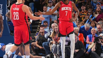 开云体育下载-媒体人谈火箭：再怎么抽象啃老 连滚带爬的赢总比憋屈的输要强