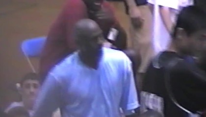 开云官网-珍贵画面：17岁姚明亮相乔丹训练营 展现卓越护筐能力