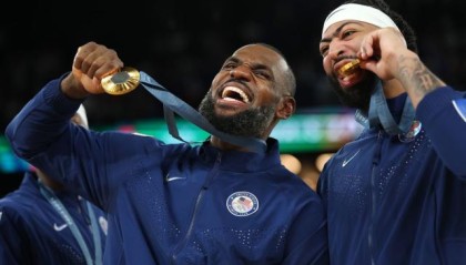 开云体育网址-詹眉出色表现倒逼管理层，湖人要浪费夺冠窗口吗？