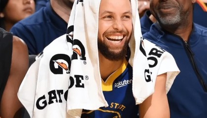 勇士胜尼克斯！3首发轰80分，巴特勒带替补打出优势，格林仍垮！