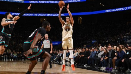 开云下载-斯宾塞准绝杀霍福德16+9 勇士主场17分逆转灰熊