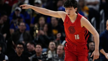 开云官网-拓记：杨瀚森半场毫不费力得到两双 空位上篮&amp;放篮可以做得更好